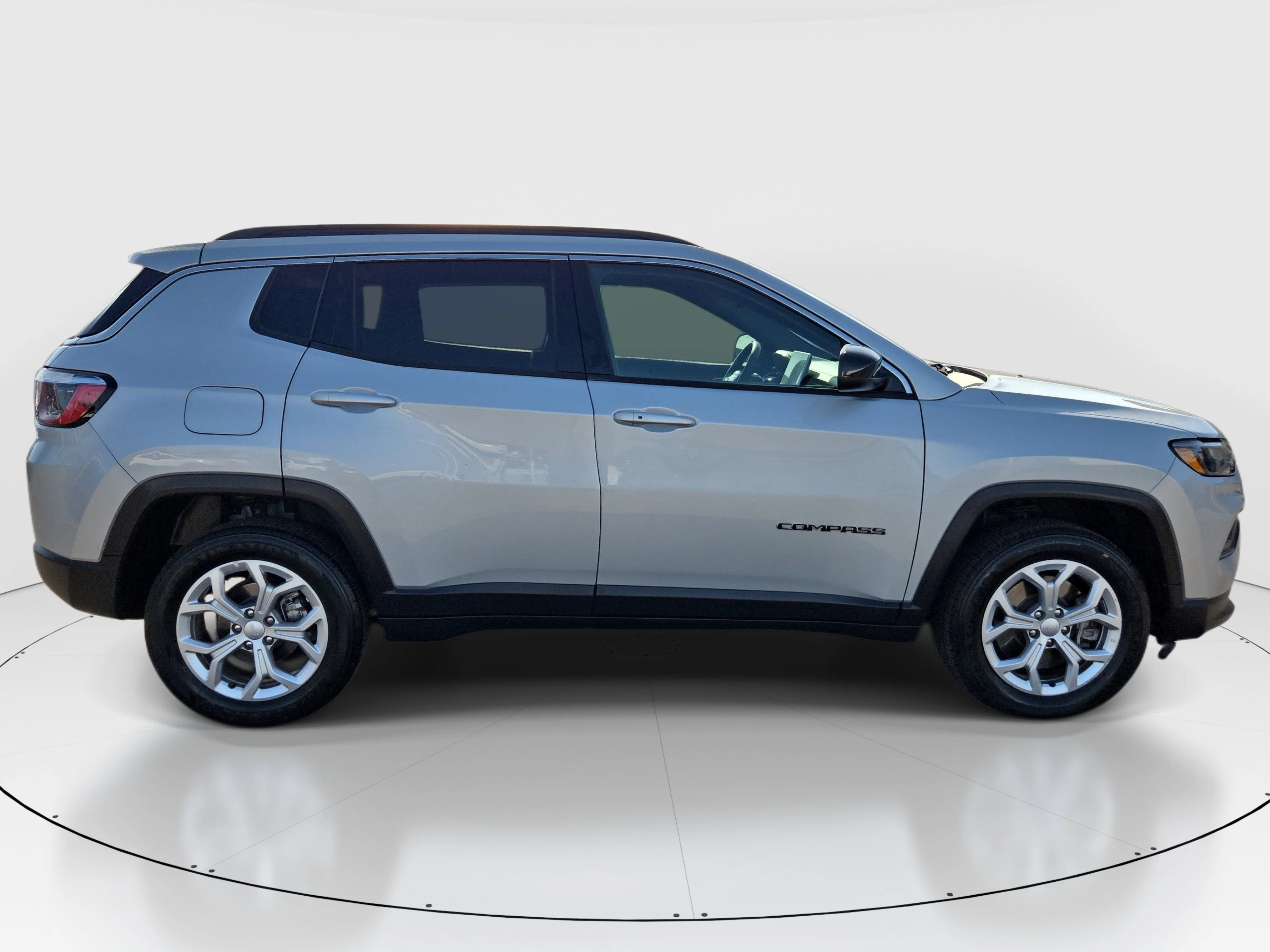Certified Used 2024 Silver Jeep Latitude image 6