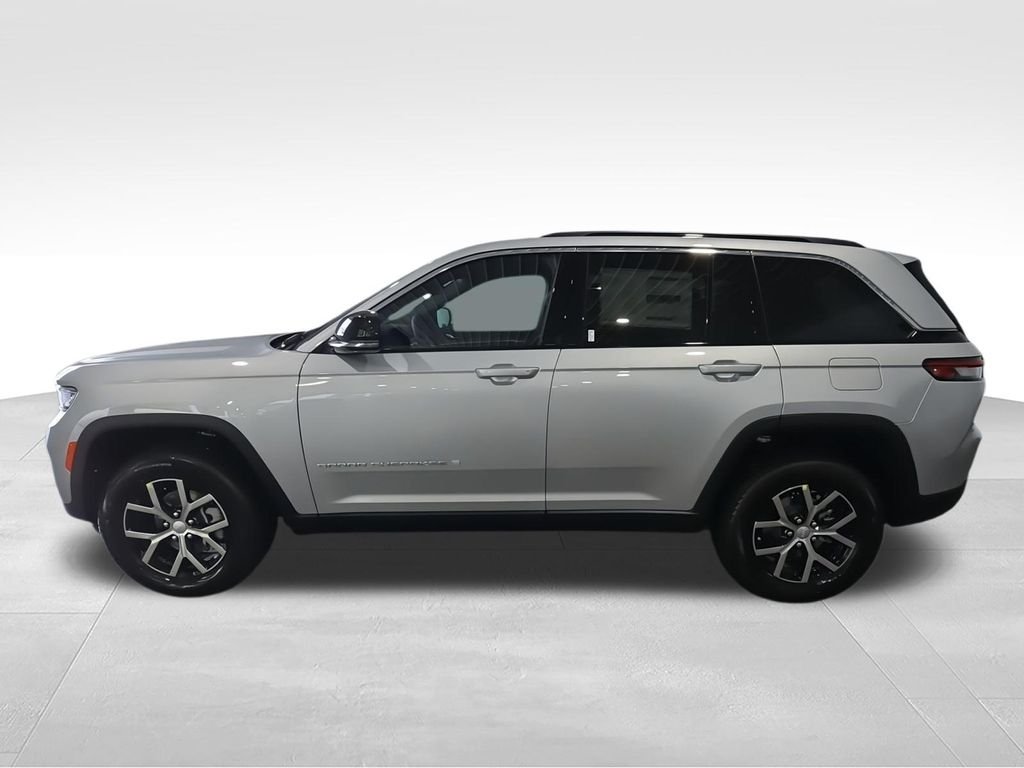 Used 2025 Silver Jeep Limited image 6