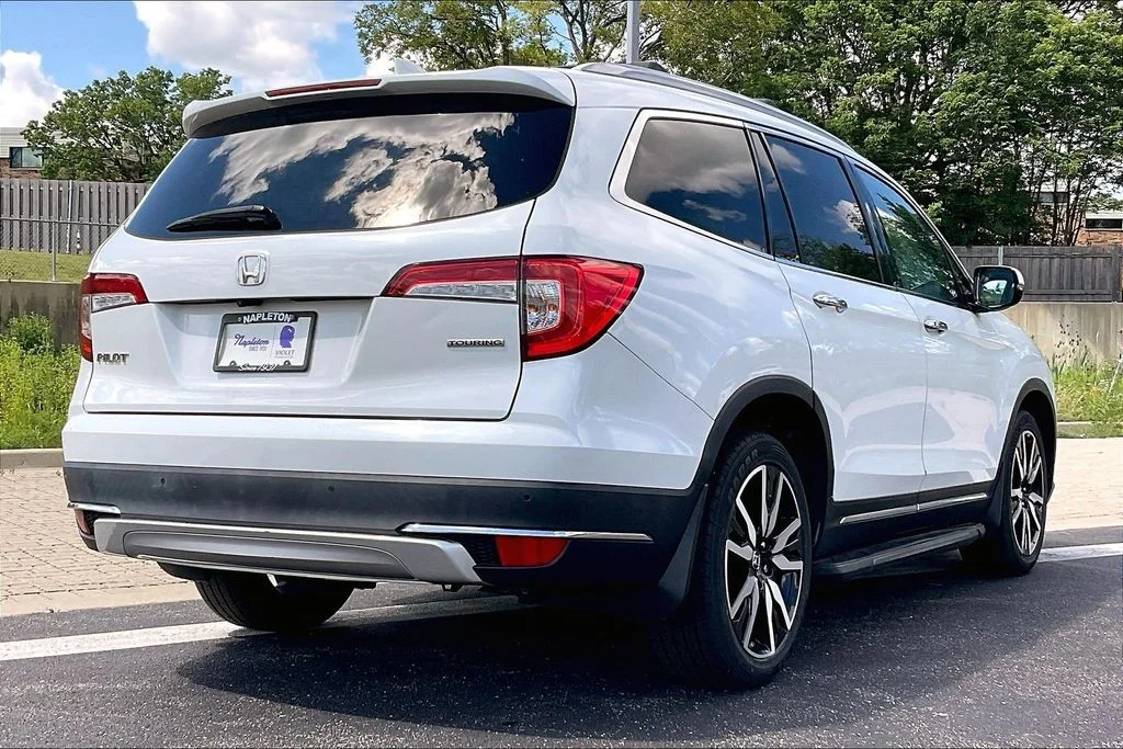 Used 2021 White Honda Touring image 13