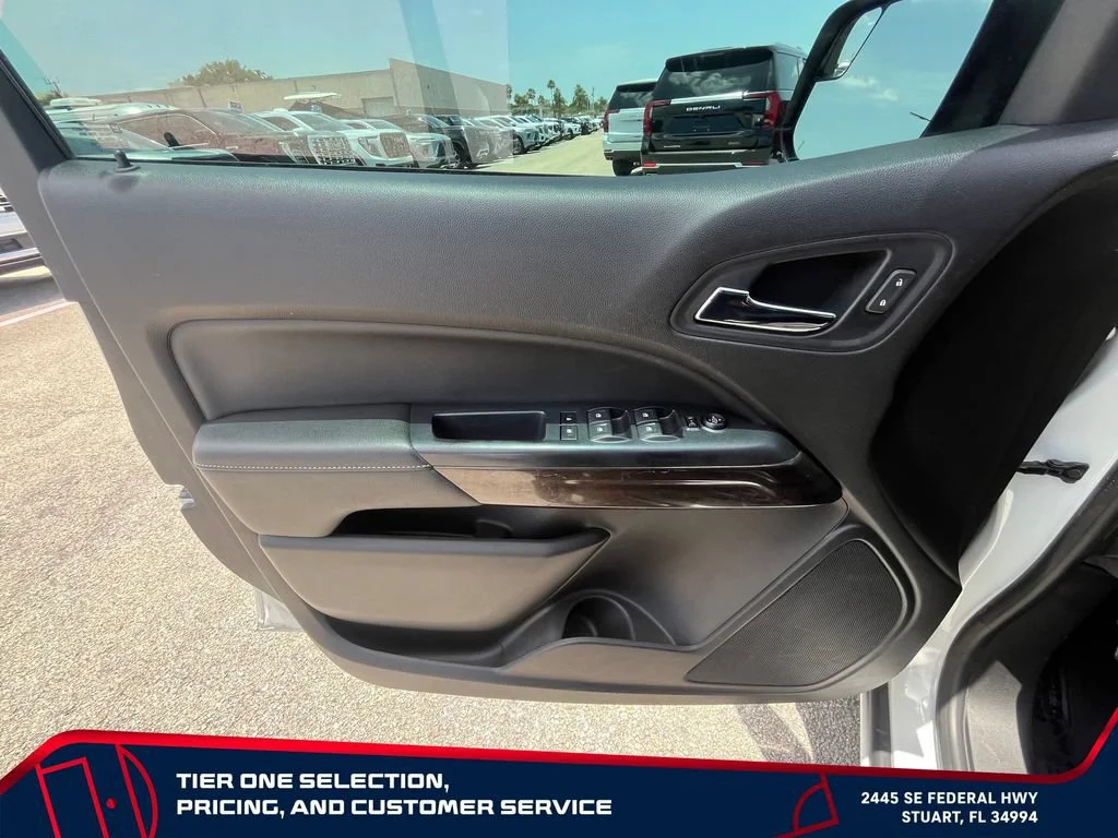 Used 2019 SUMMIT WHITE GMC 4WD SLT image 24