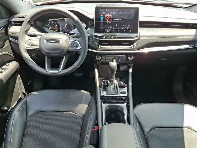 Used 2023 Red Jeep Latitude image 15