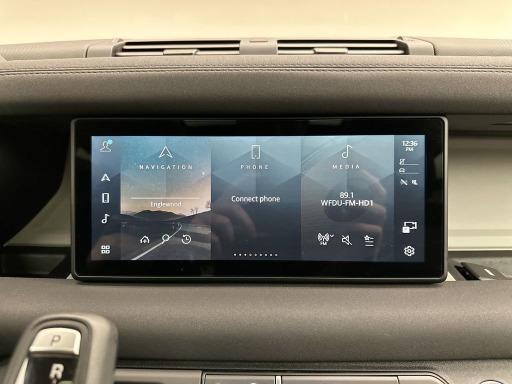 Used 2020 Santorini Black Metallic Land Rover S image 26