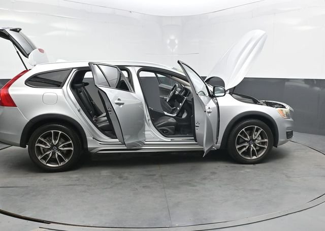 Used 2017 Silver Volvo T5 image 51