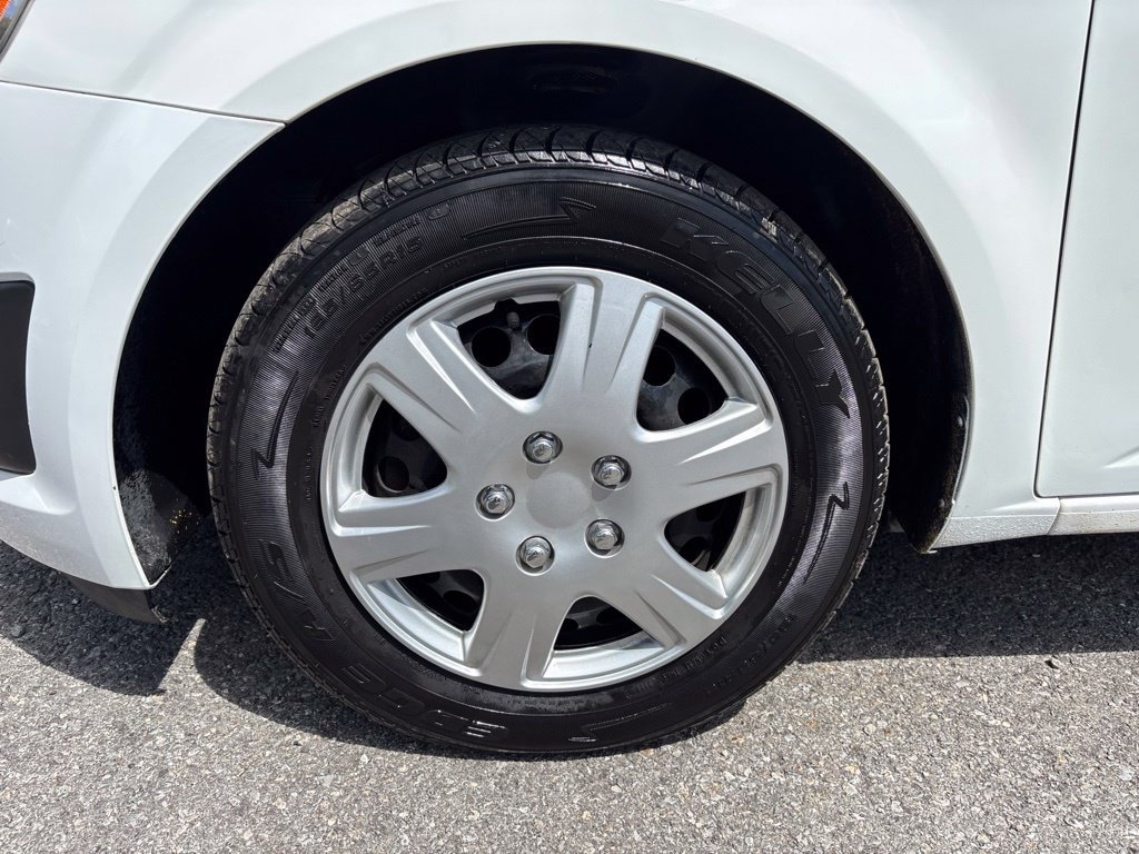 Used 2016 White Chevrolet LS image 9