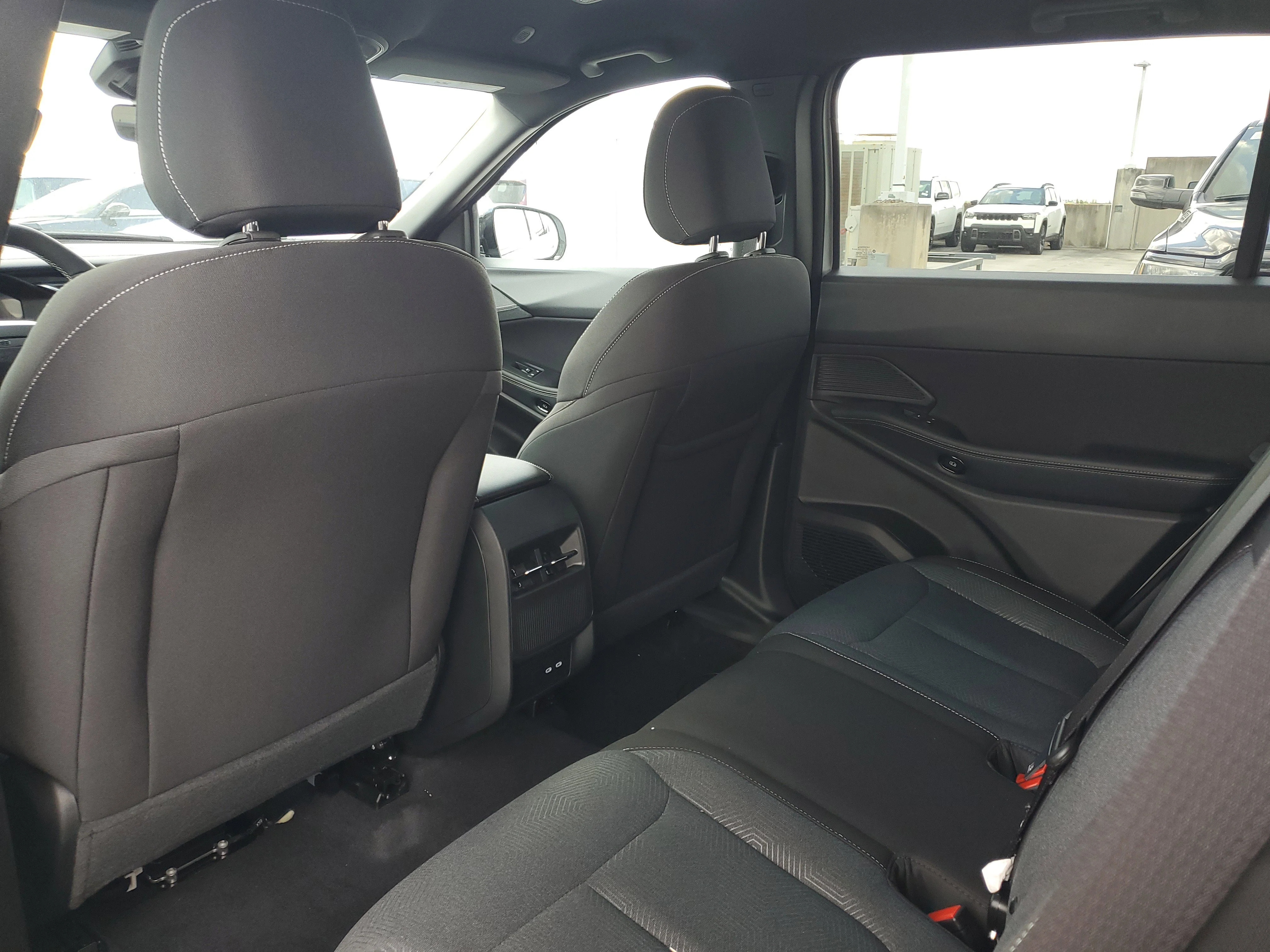 New 2026 Silver Zynith Clear-Coat Exterior Paint Jeep Laredo image 9