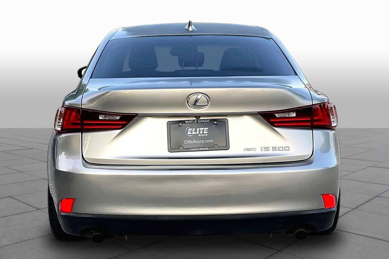 Used 2016 Atomic Silver Lexus  image 5