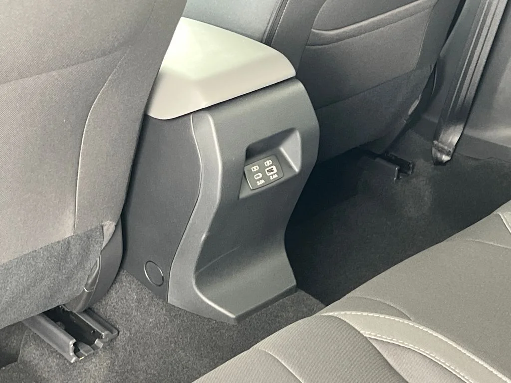 New 2026 CRYSTAL WHITE PEARL Subaru Premium image 34