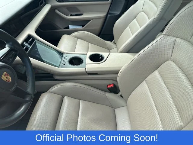 Used 2023  Porsche Base image 3