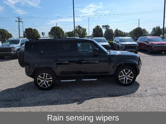 Used 2022 Santorini Black Metallic Land Rover XS Edition image 15