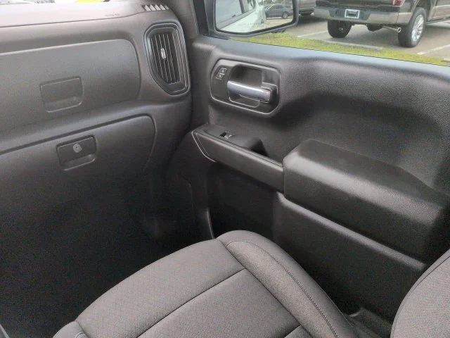 Used 2025 White Chevrolet Custom image 17