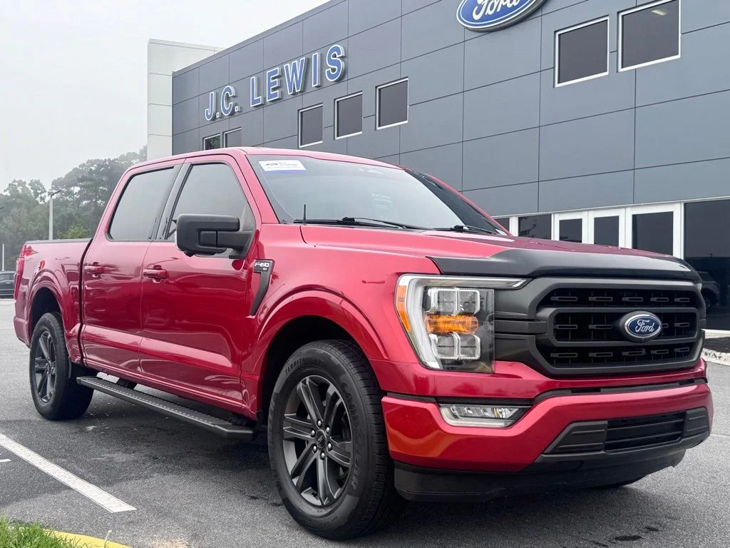 Used 2023 Hot Pepper Red Metallic Tinted Clearcoat Ford XLT image 1