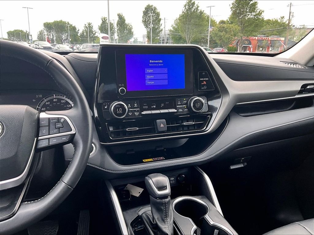 Used 2025 Silver Toyota XLE image 19