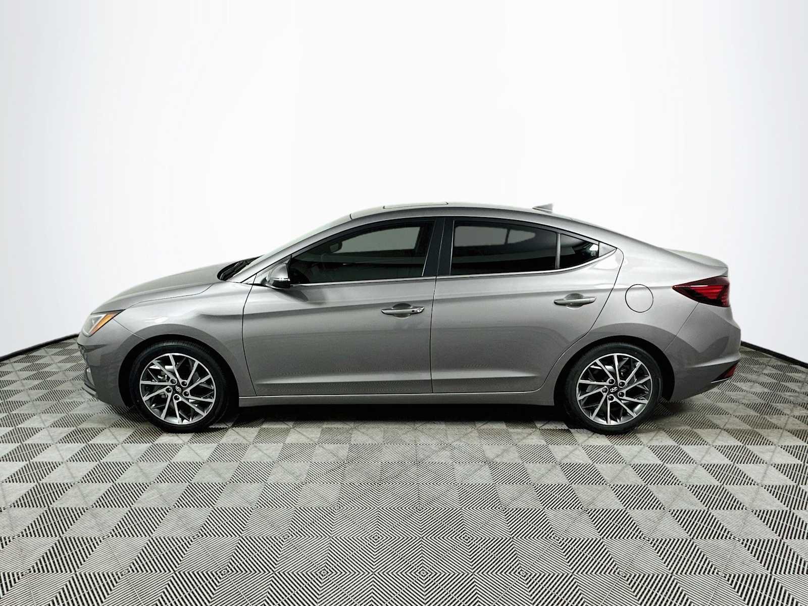 Used 2020 Fluid Metal Hyundai Limited image 4