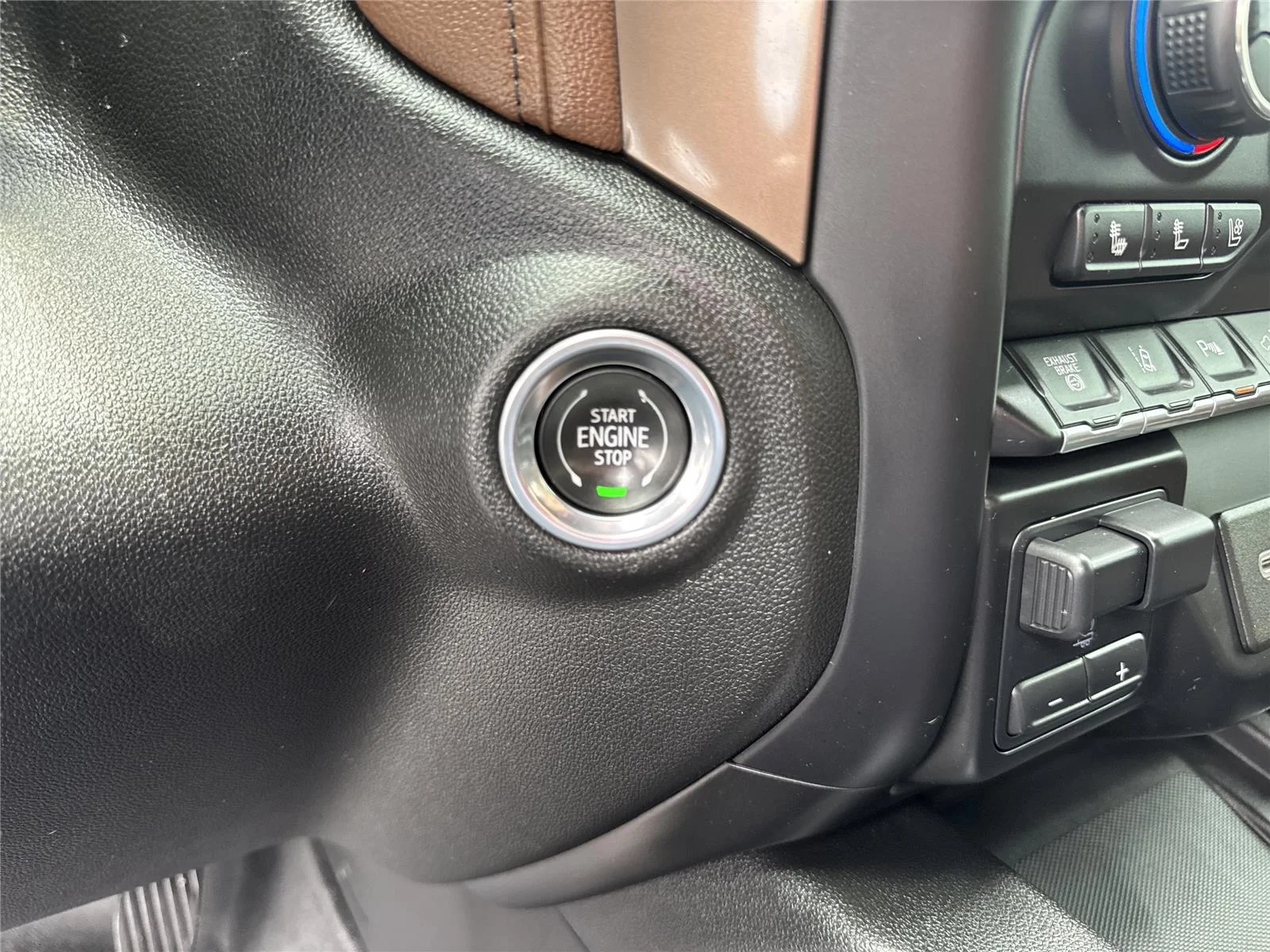 Used 2020 IRIDESCENT PEARL TRICOAT Chevrolet High Country image 26