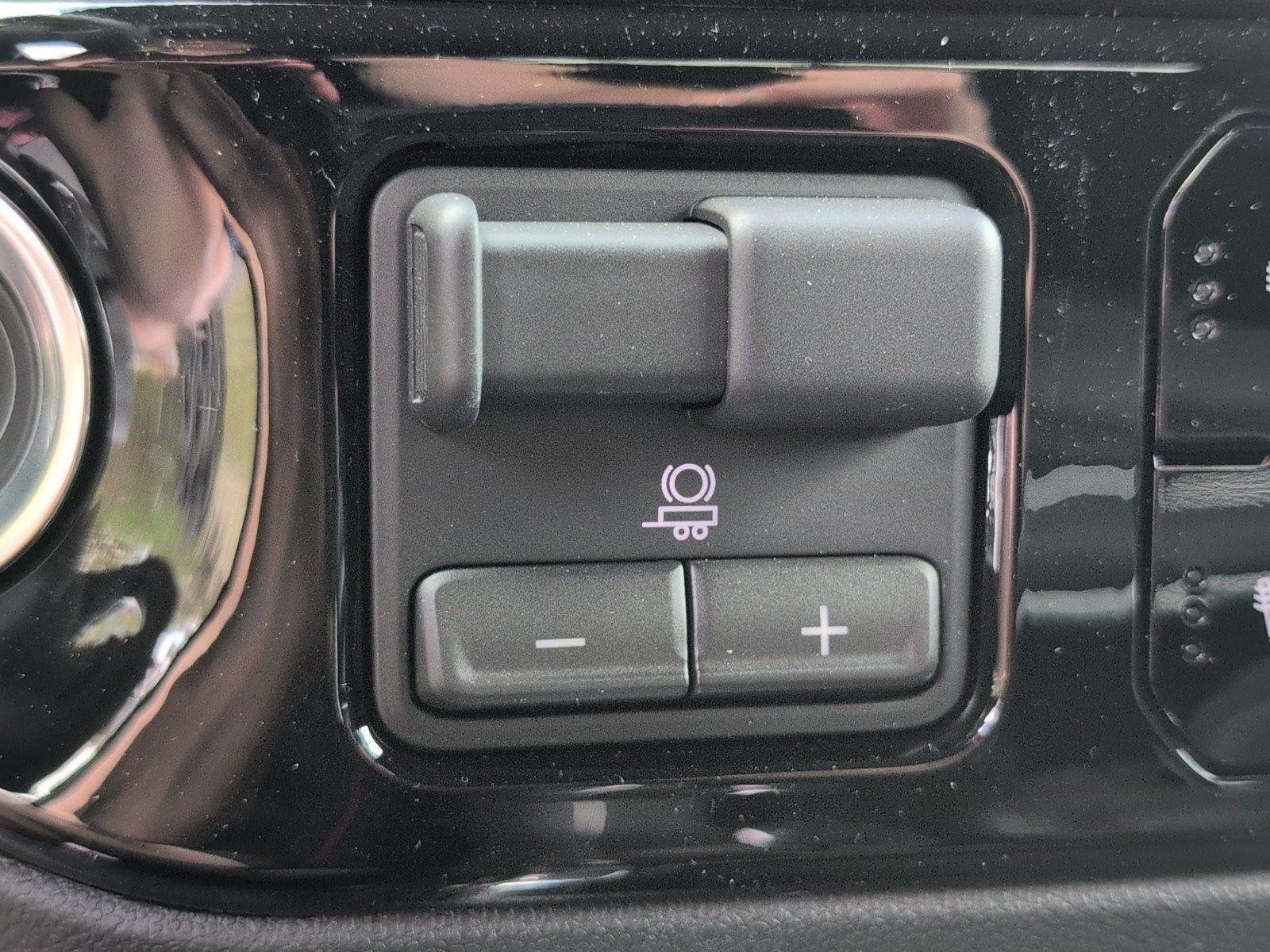 New 2026 Onyx Black GMC Elevation image 25