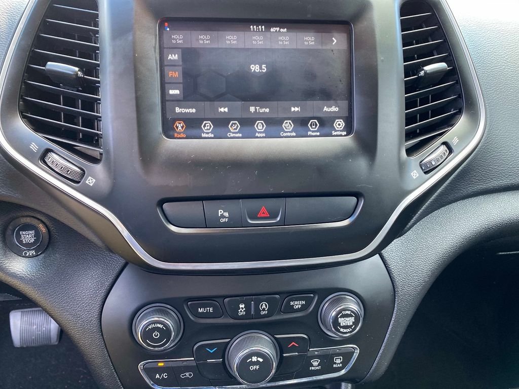 Used 2020 White Jeep Latitude Plus image 13