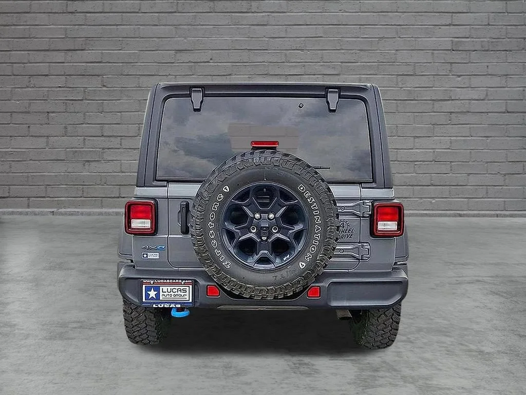Used 2023 Gray Jeep 4x4 image 12