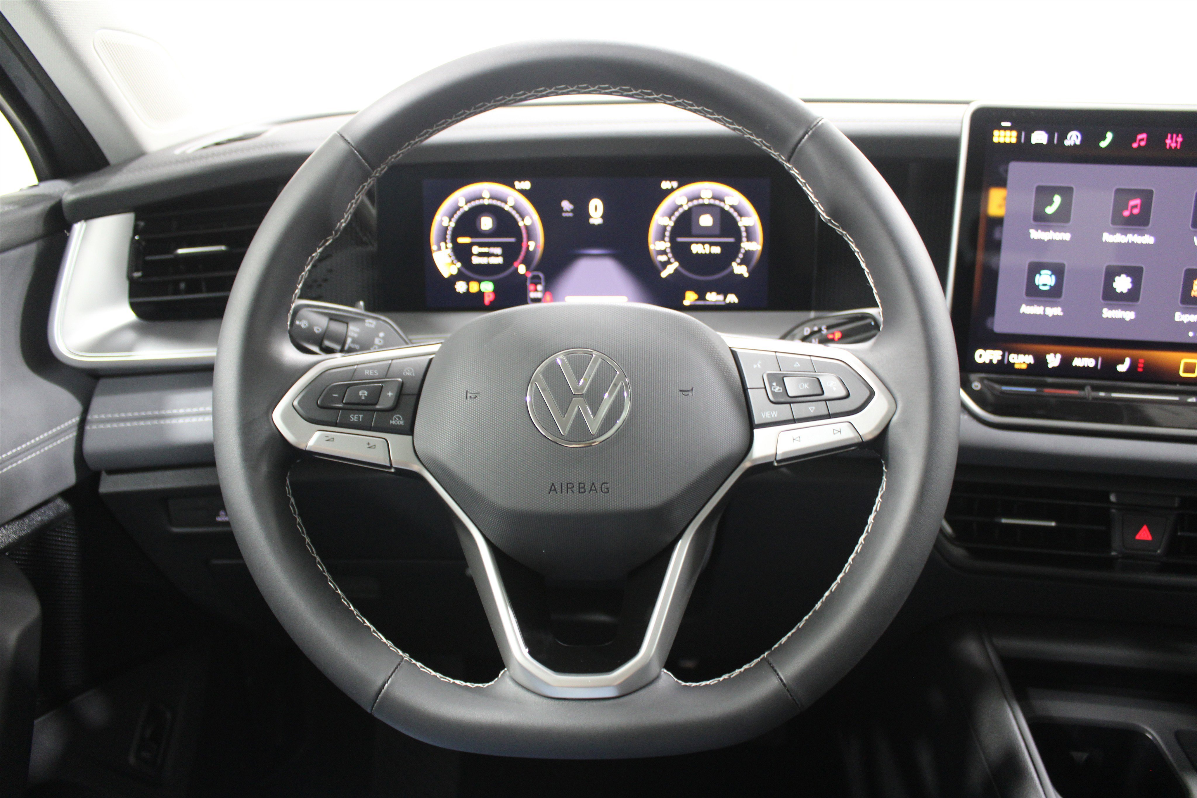 New 2026 Pyrite Silver Metallic Volkswagen SE image 8