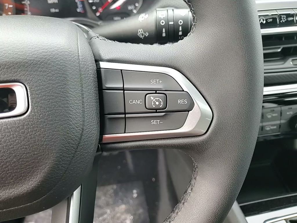 New 2026 Red Hot Pearl-Coat Exterior Paint Jeep Latitude image 18