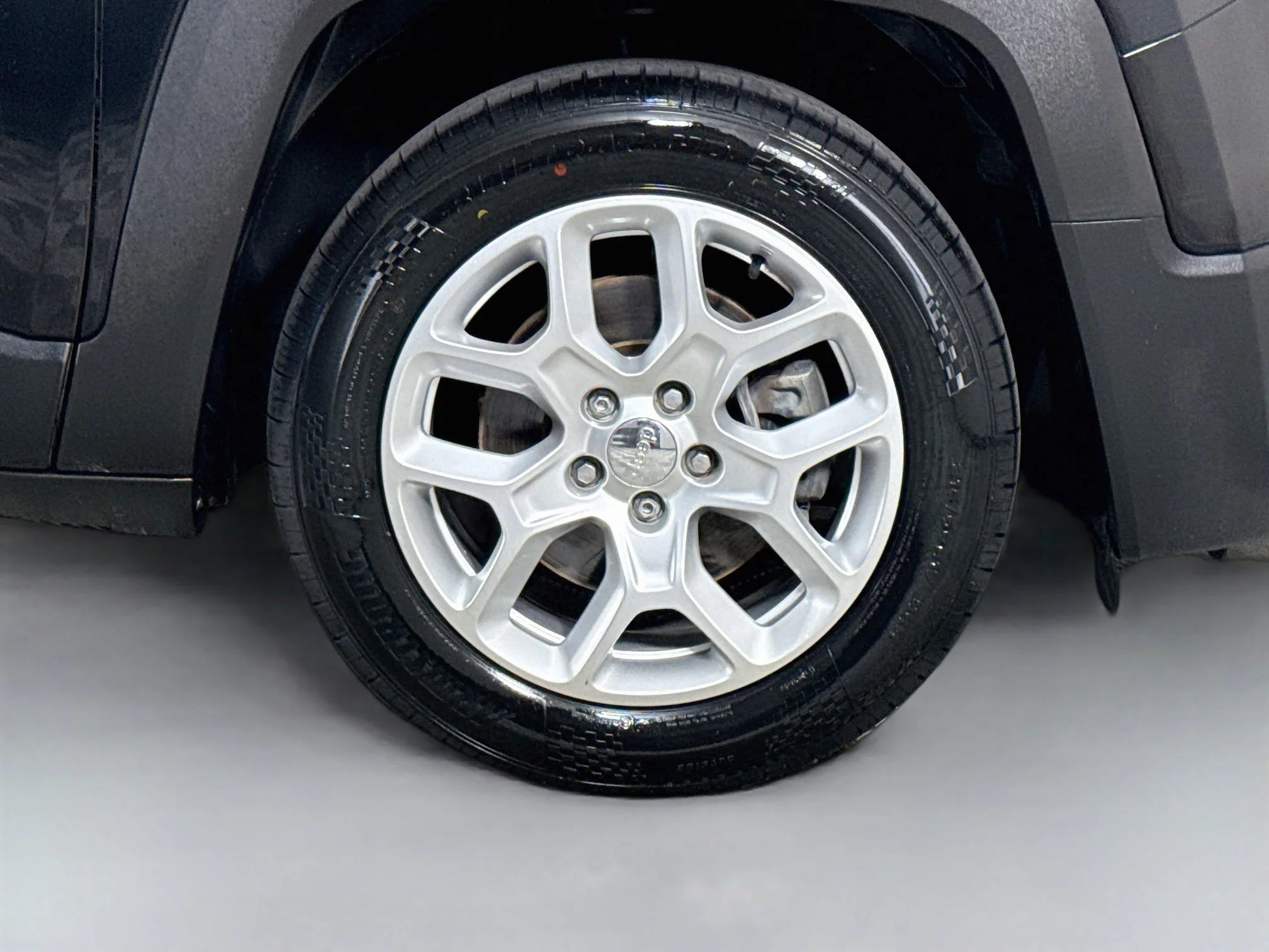 Used 2018 Black Jeep Latitude image 28
