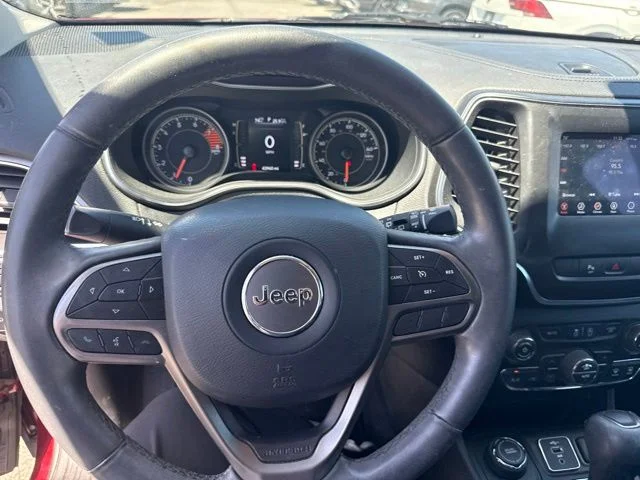 Used 2020 Red Jeep Latitude Plus image 6