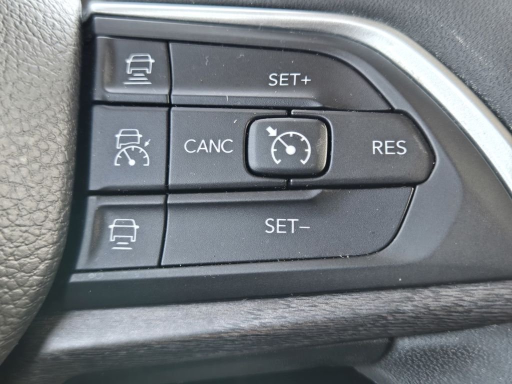 Certified Used 2023 Diamond Black Crystal Pearlcoat Jeep Limited image 20