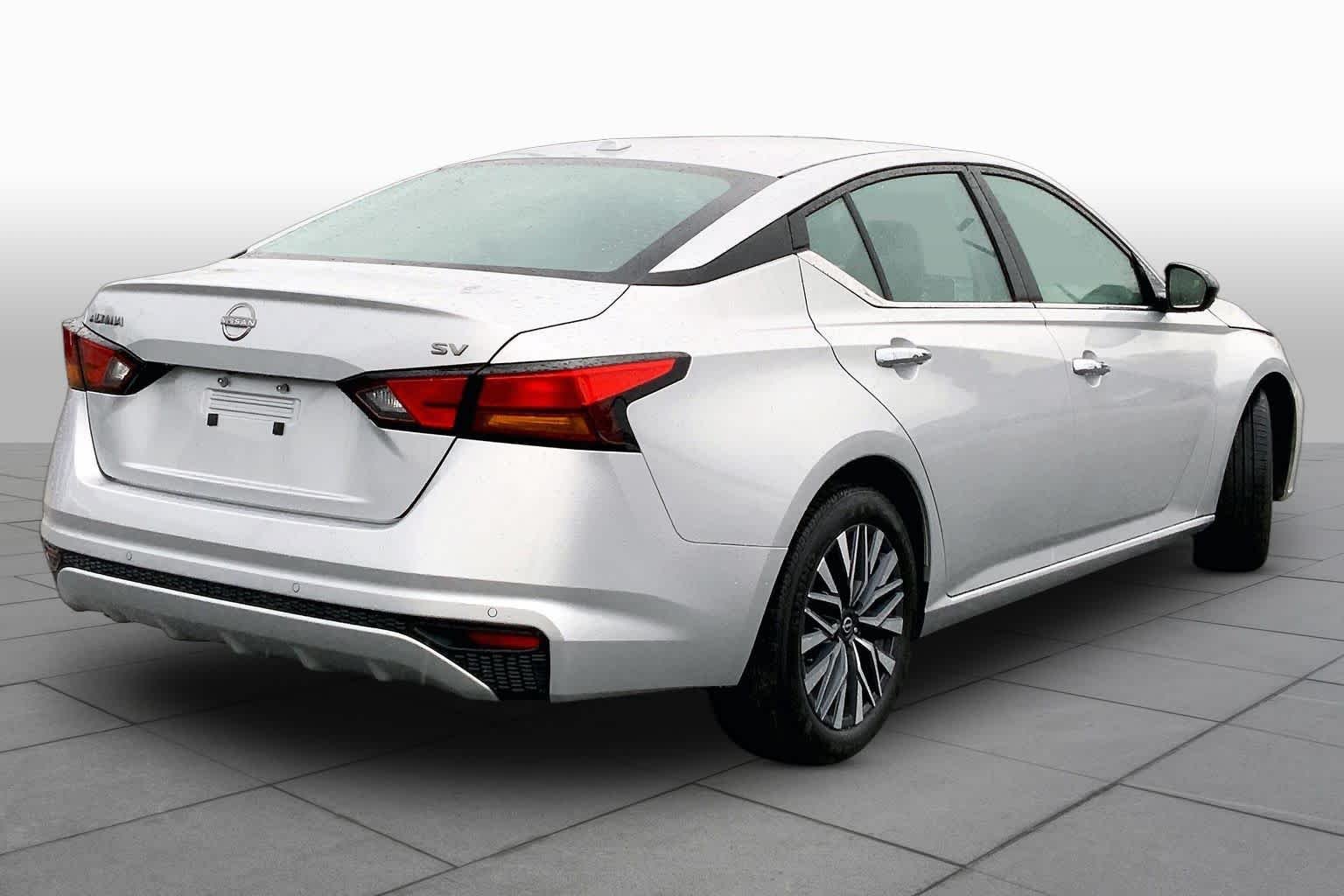 Used 2024 Brilliant Silver Metallic Nissan 2.5 SV image 12