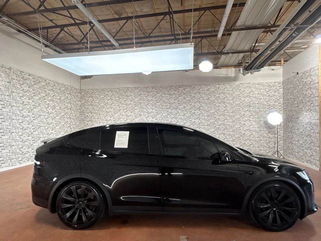 Used 2022 Solid Black Tesla Base image 8