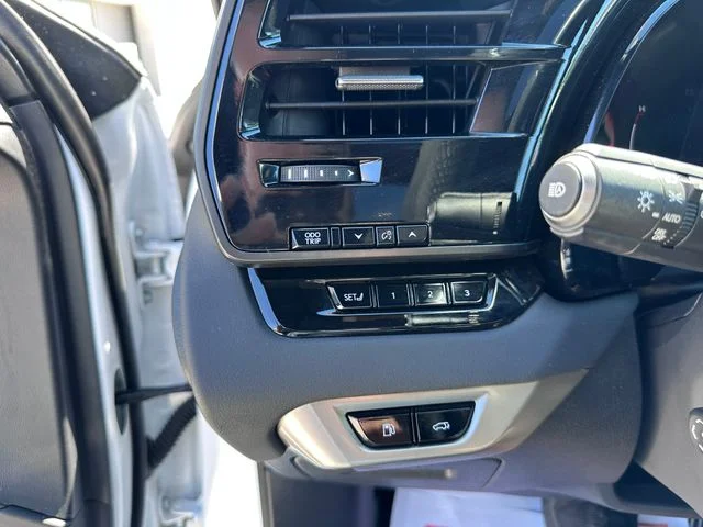 Used 2024 White Lexus 500h F SPORT Performance image 14