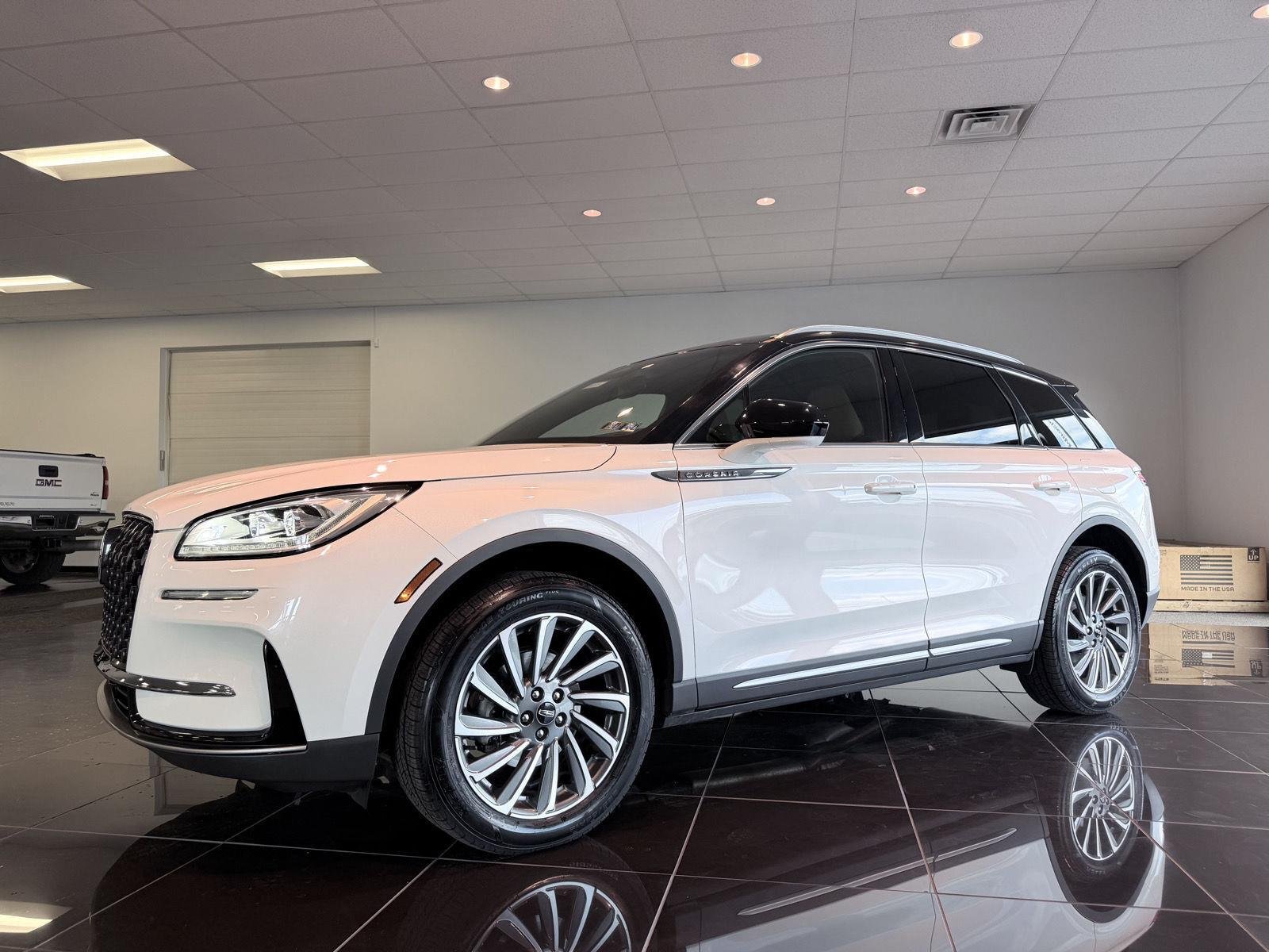 Used 2023 Pristine White Me Lincoln Reserve image 9