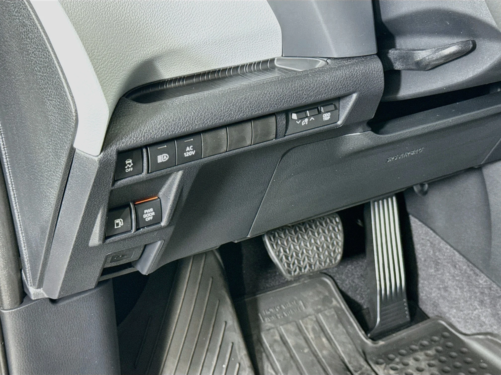New 2026 Wind Chill Pearl Toyota XLE image 10
