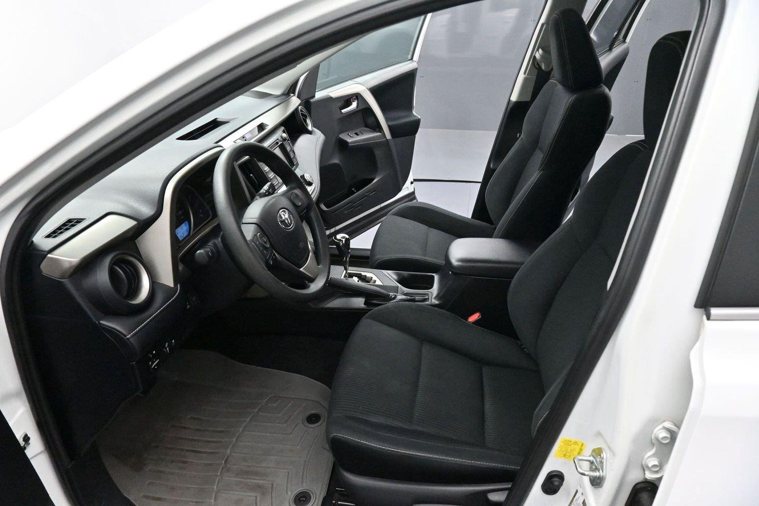Used 2015 Super White Toyota XLE image 11