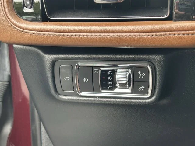 Used 2020 Red Lincoln Reserve image 28