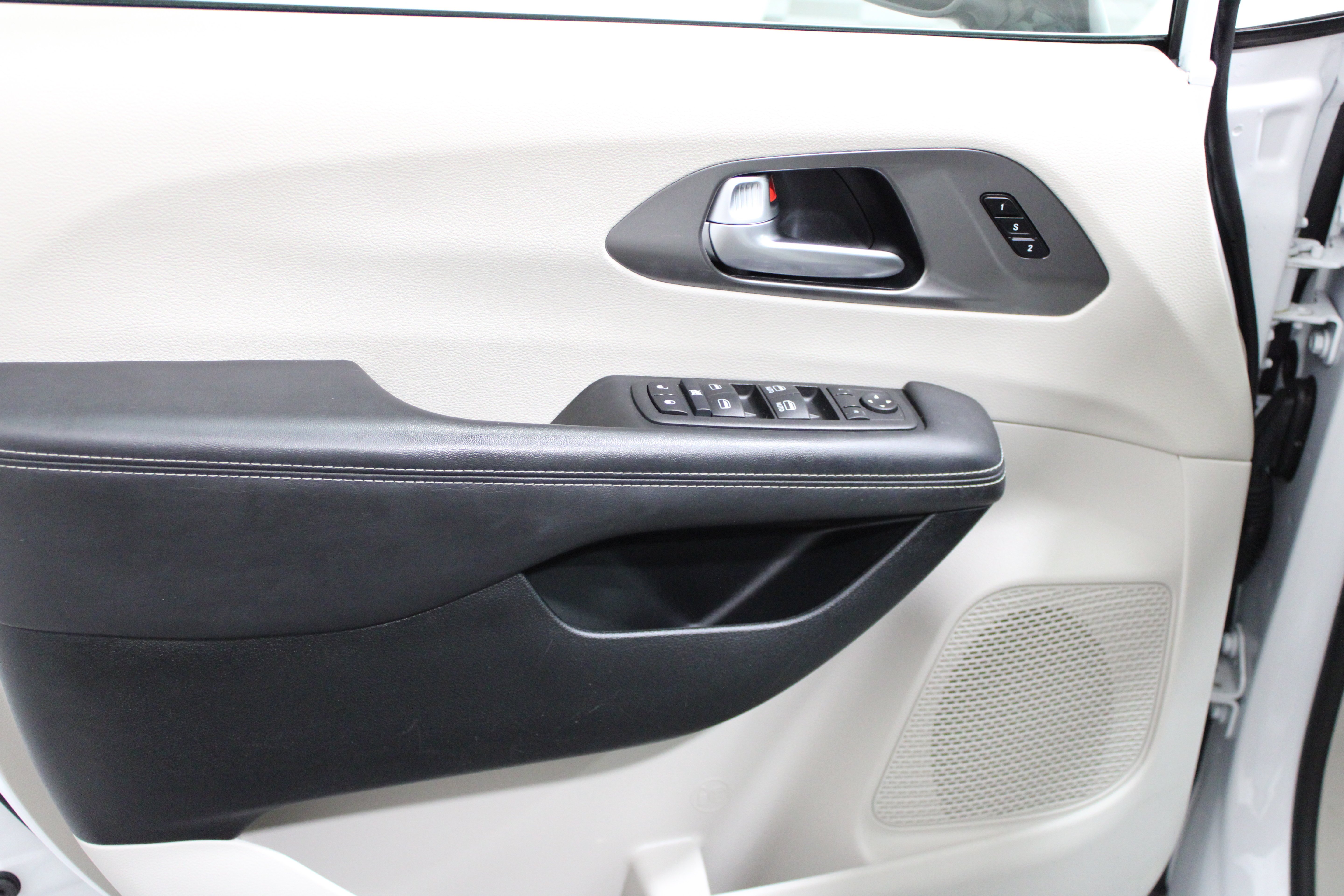 Used 2024 Bright White Clearcoat Chrysler Touring L image 3