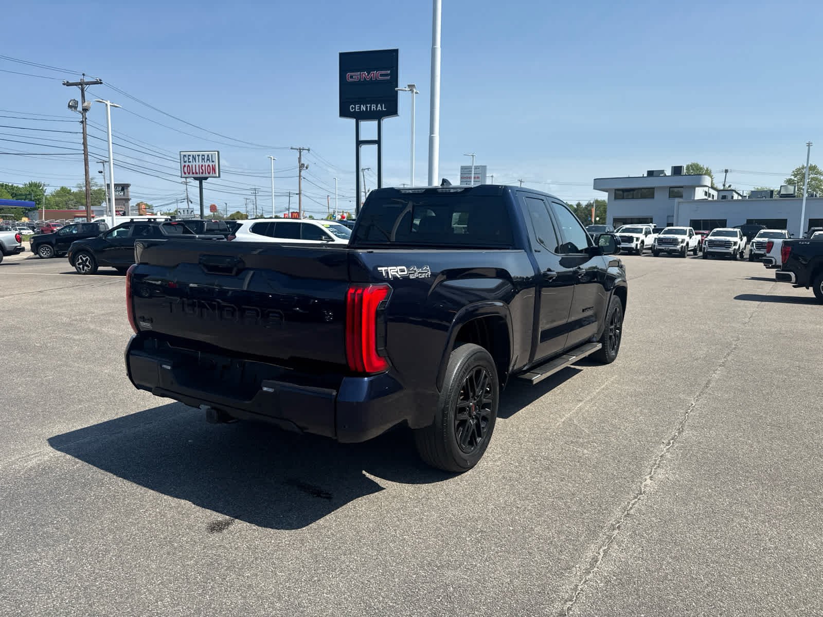 Used 2022 Gray Toyota SR5 image 5