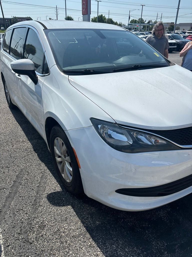 Used 2017 White/off-white Chrysler Touring image 2