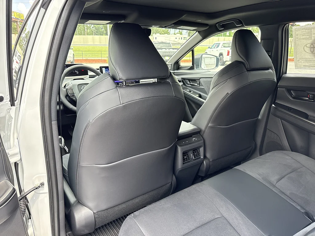 New 2026 Wind Chill Pearl w/Midnight Black Metallic Roof Toyota XSE image 21