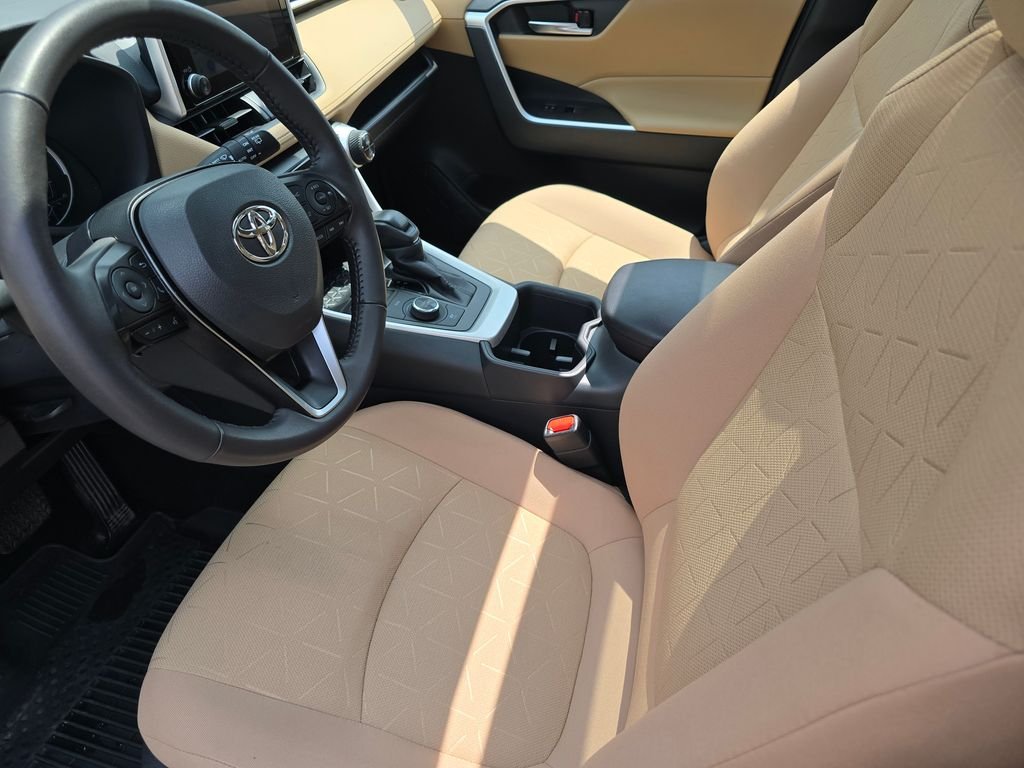 Used 2025 White Toyota XLE image 19