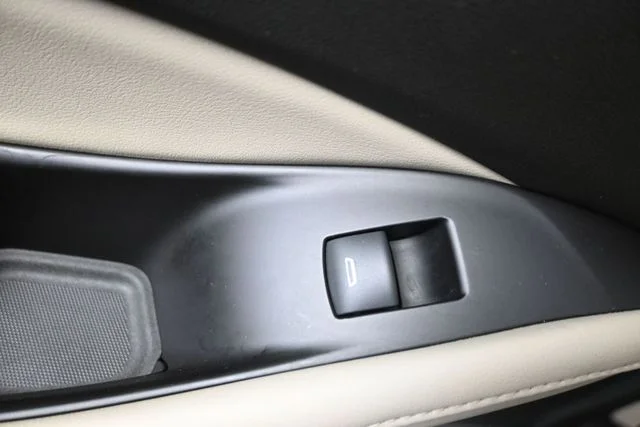 Used 2019 Black Buick Essence image 10