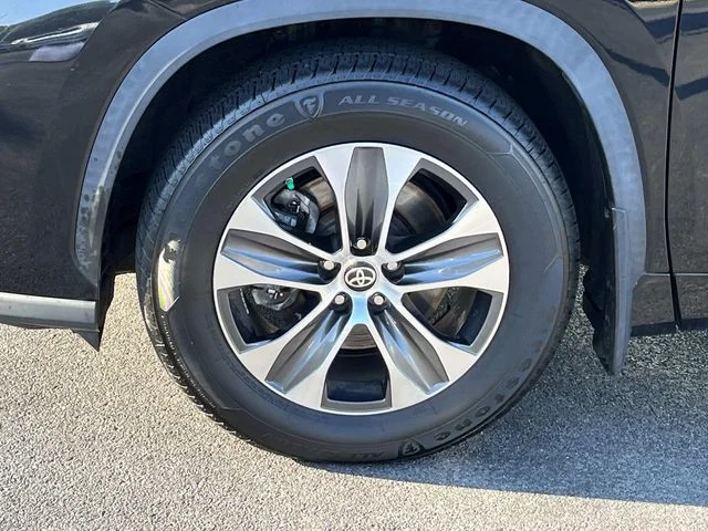 Used 2021 Black Toyota XLE image 11