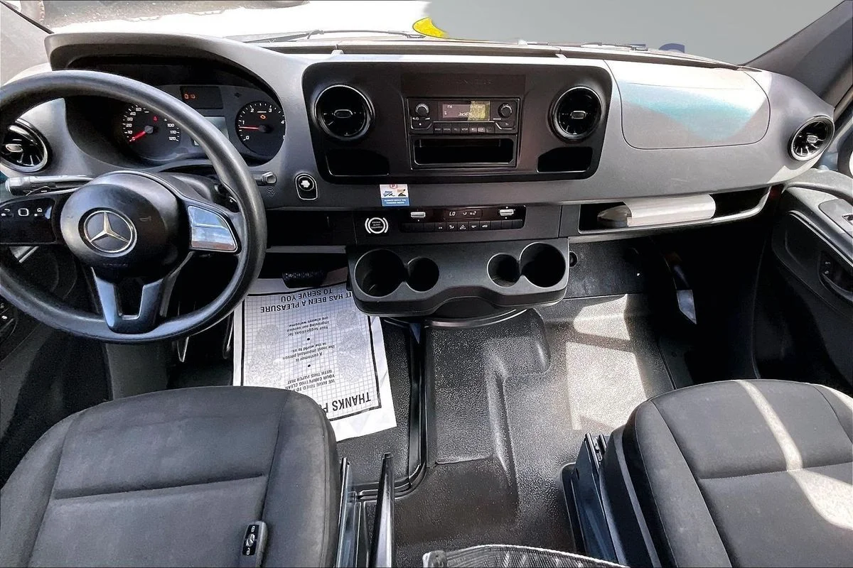 Used 2019  Mercedes-Benz High Roof V6 image 8