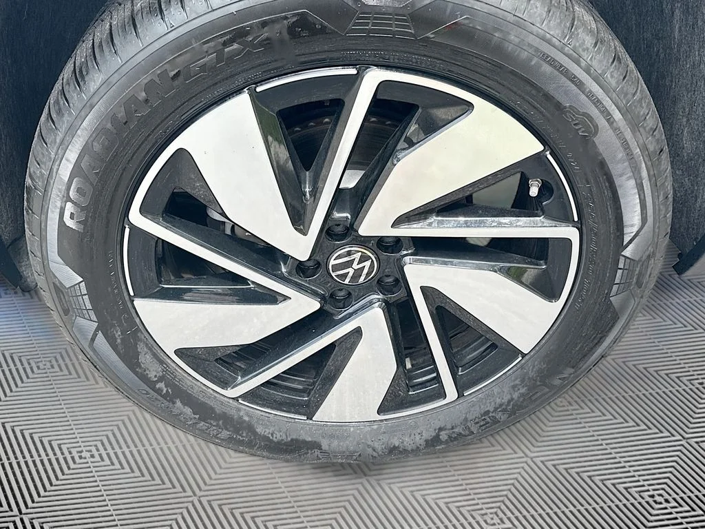 Used 2025  Volkswagen 2.0T SEL image 36