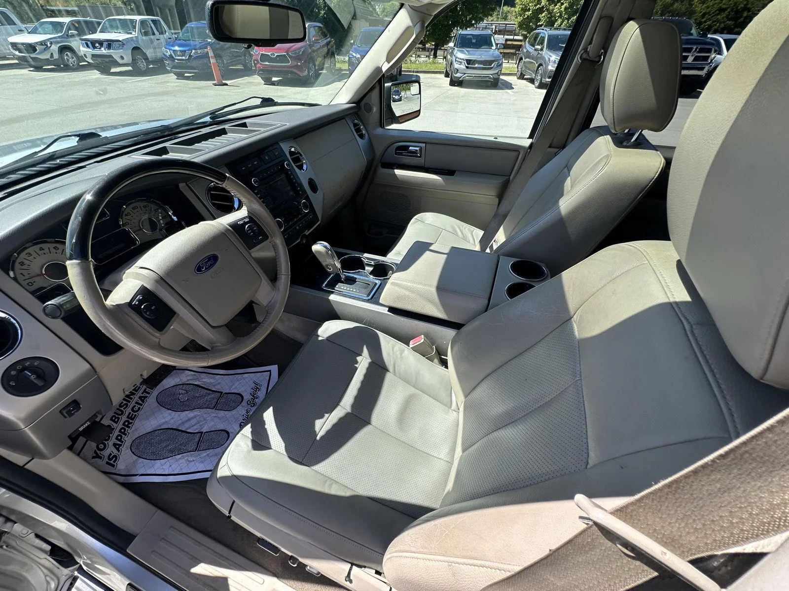 Used 2012  Ford Limited image 10