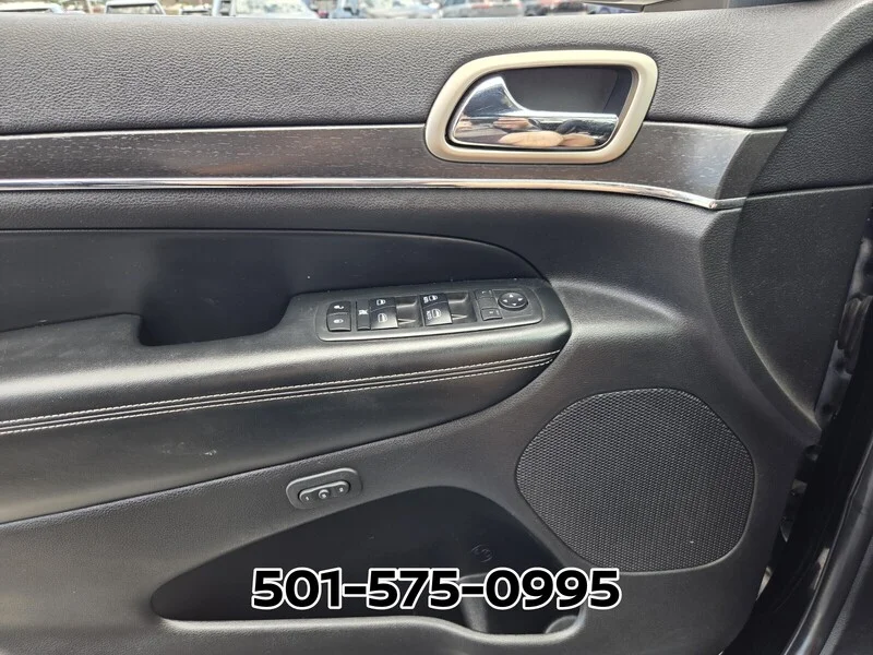 Used 2017 Diamond Black JEEP LIMITED 4X4 image 28