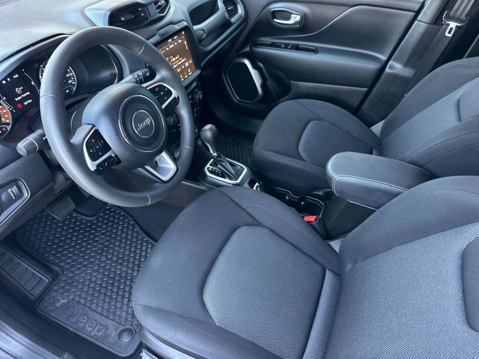 Used 2023 Alpine White Clearcoat Jeep Latitude image 9