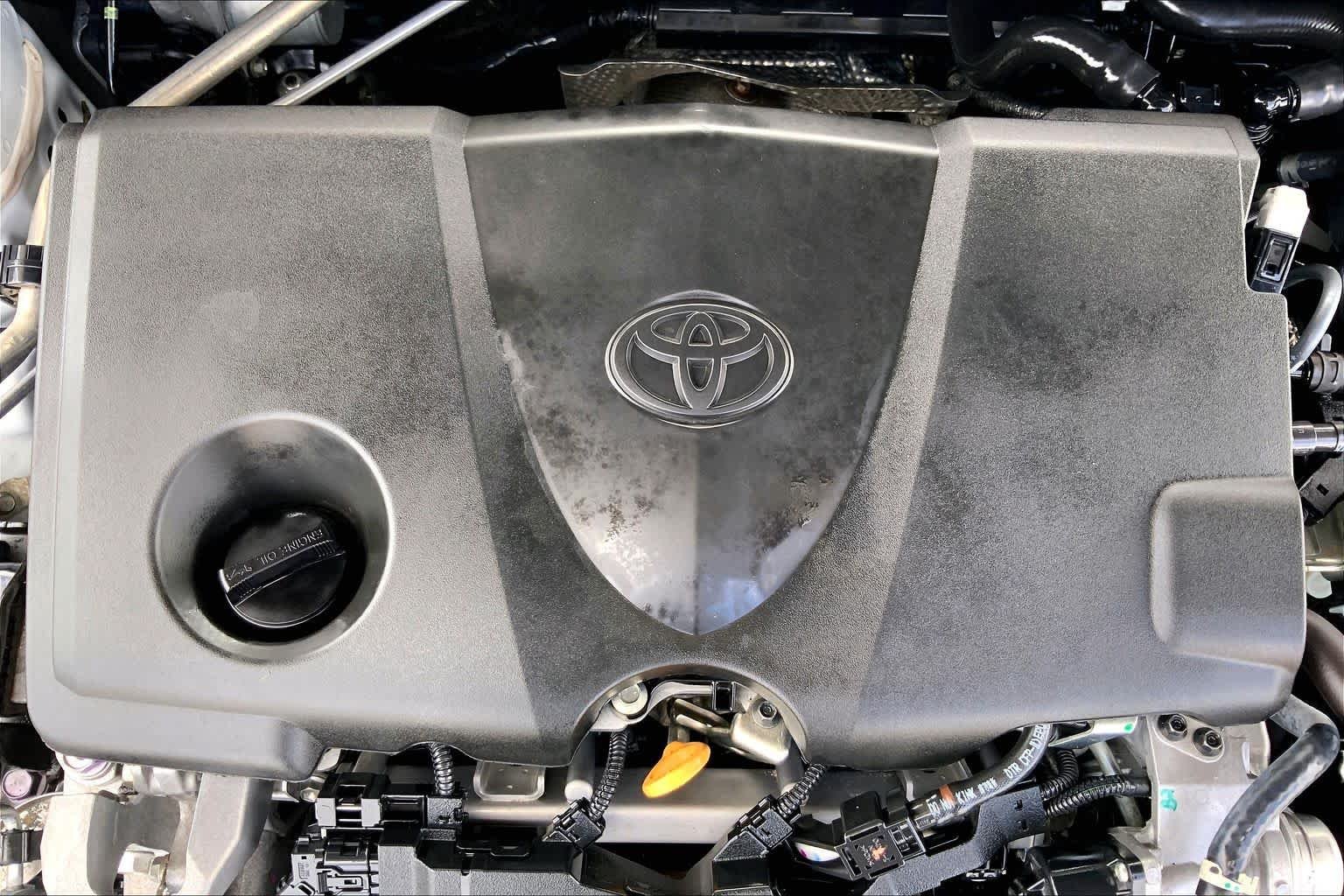 Used 2024 Ice Cap Toyota SE image 32