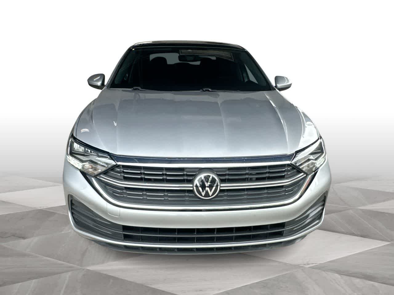Used 2022 Pyrite Silver Metallic Volkswagen SE image 3