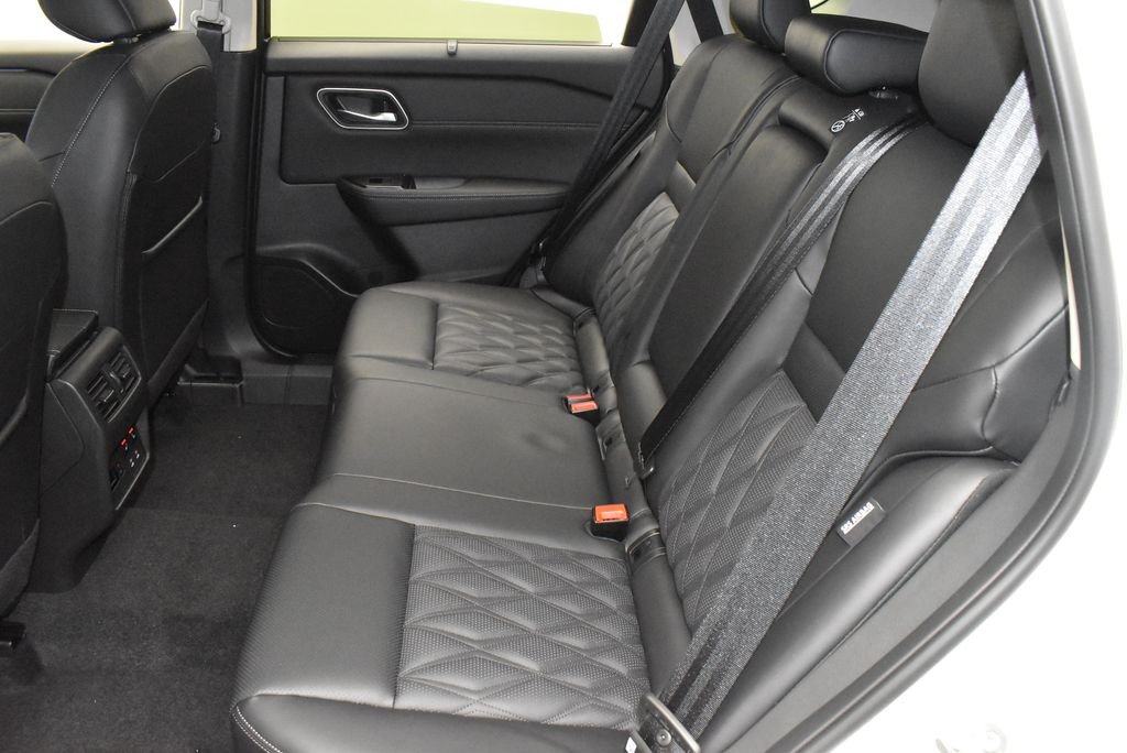New 2026 Everest White Pearl TriCoat / Super Black Two-tone Nissan Platinum image 37