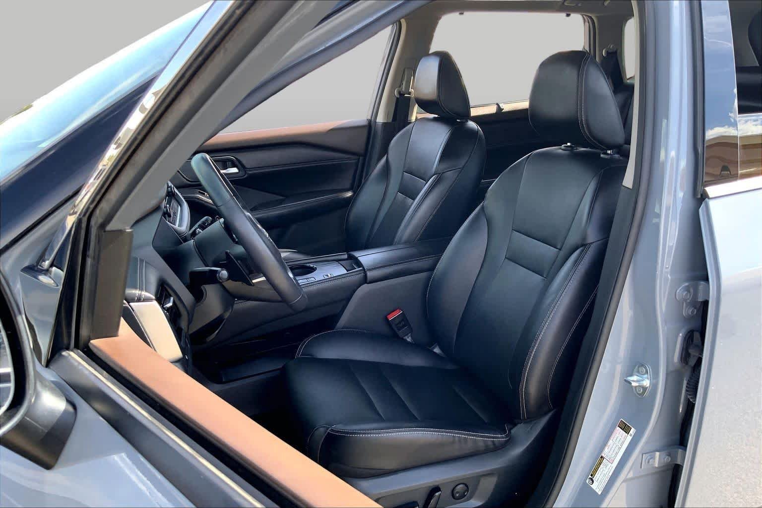 Used 2023 Boulder Gray Pearl Nissan SL image 8