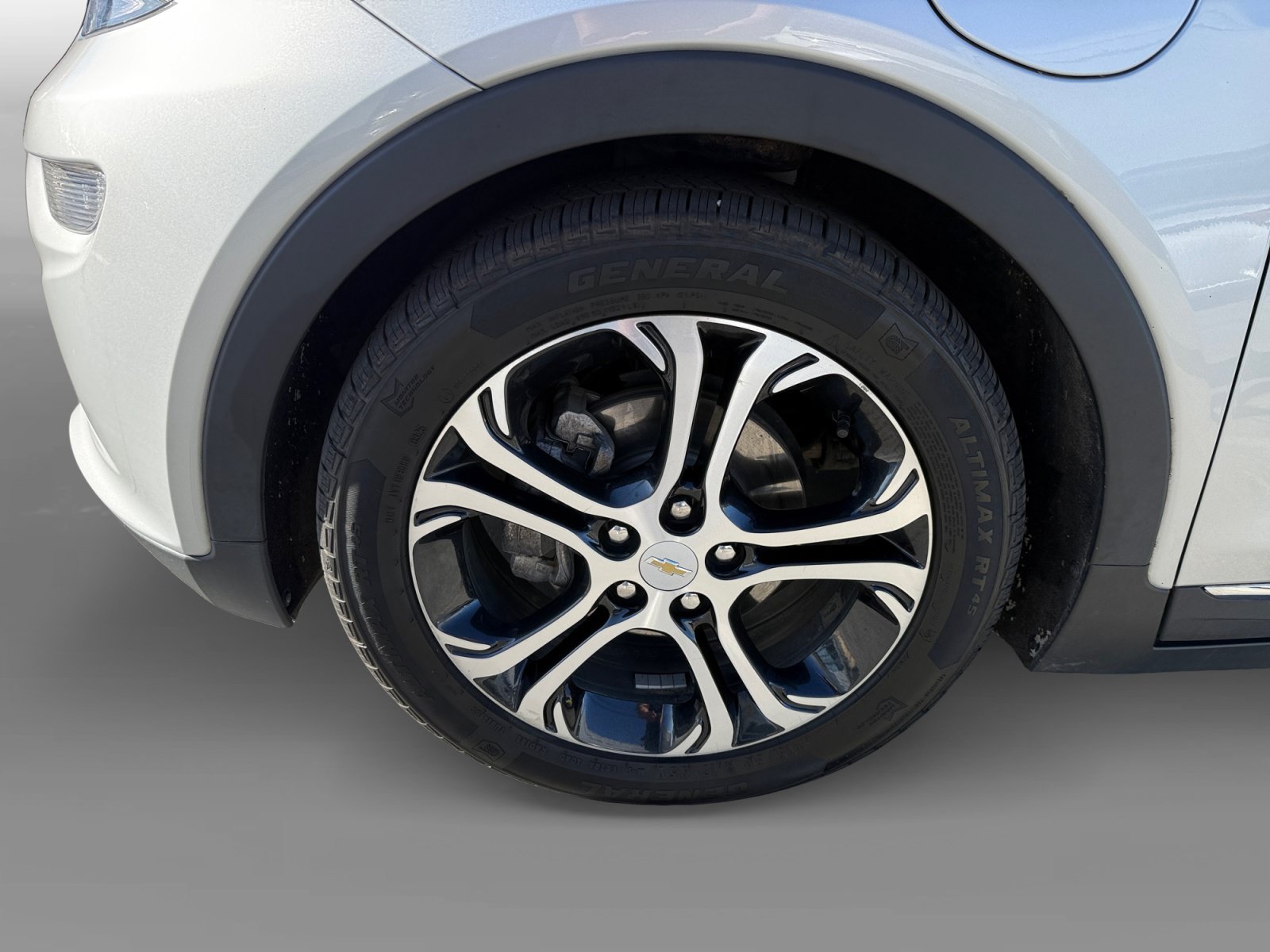 Used 2019 Silver Ice Metallic Chevrolet Premier image 9